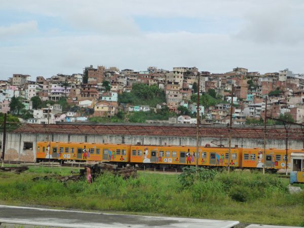 Da arte invisível ao enraizamento: uma experiência de educação não formal no subúrbio ferroviário de Salvador