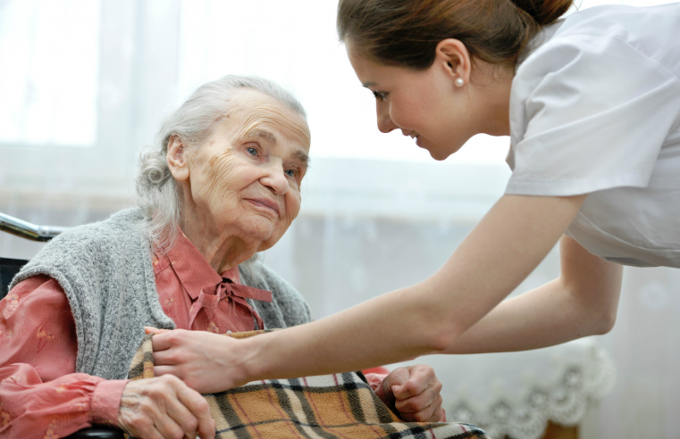 Avaliação da presença de cuidador familiar de idosos com déficits cognitivo e funcional