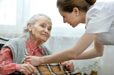 Avaliação da presença de cuidador familiar de idosos com déficits cognitivo e funcional